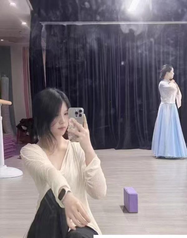 金牛兼职三点粉学妹