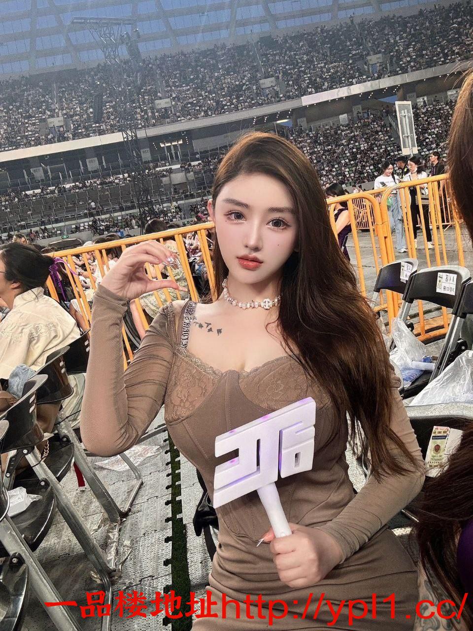 大乳房小骚逼见面付款