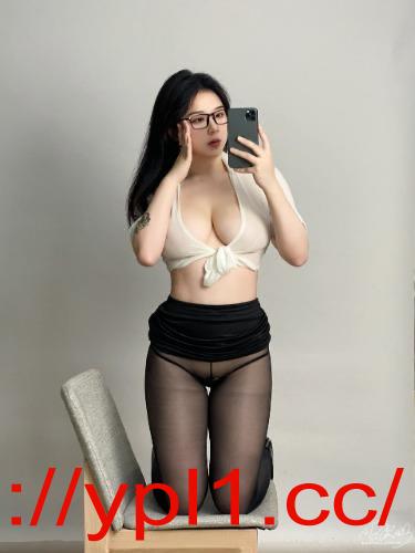 兼职粉嫩白虎鲍鱼大姐姐