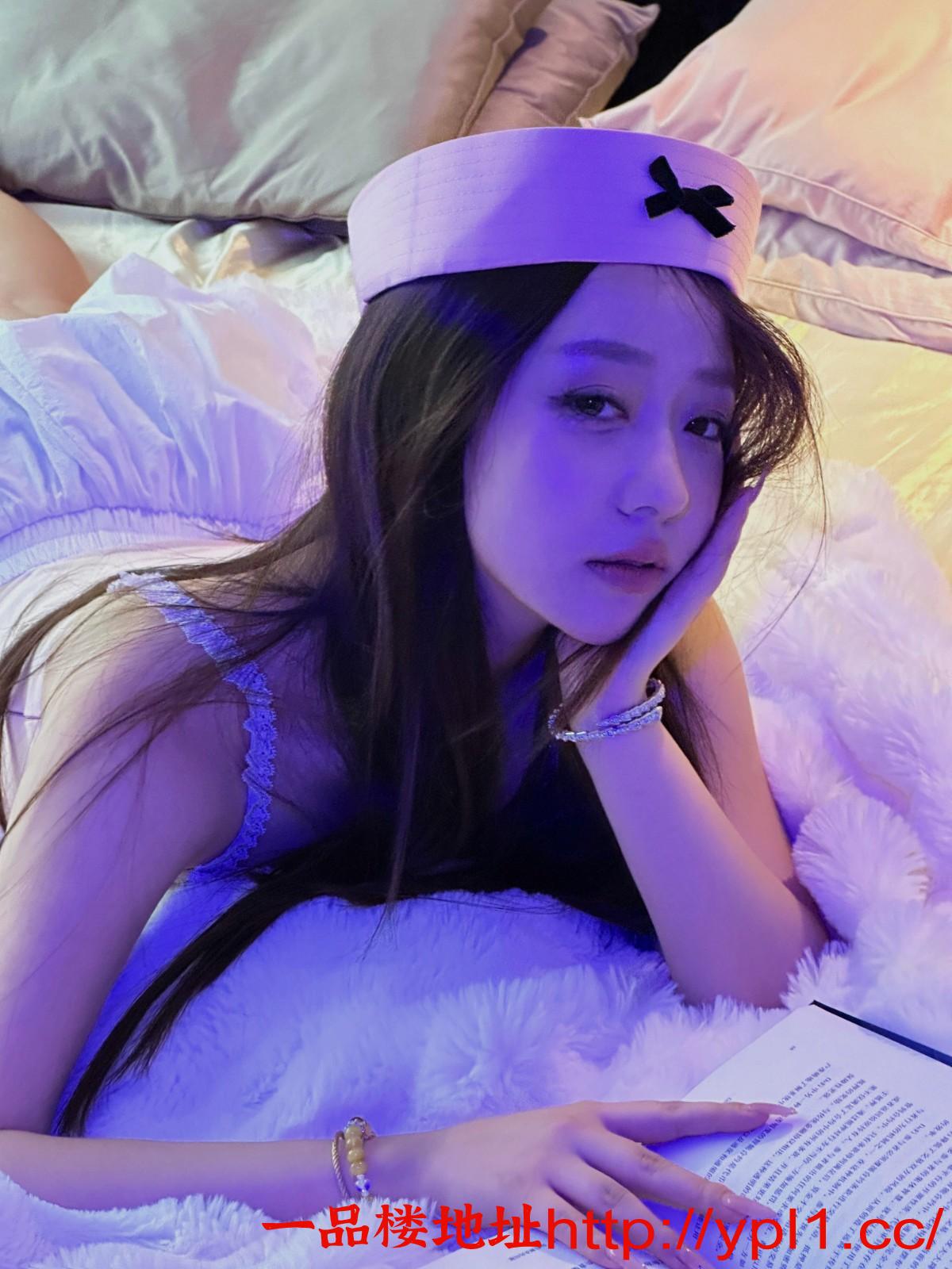 极品嫩妹胸大多汁