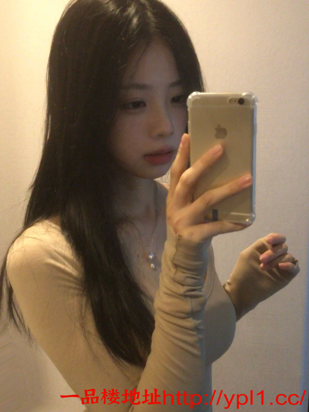 00后嫩妹肤白貌美粉嫩小妹淫水多