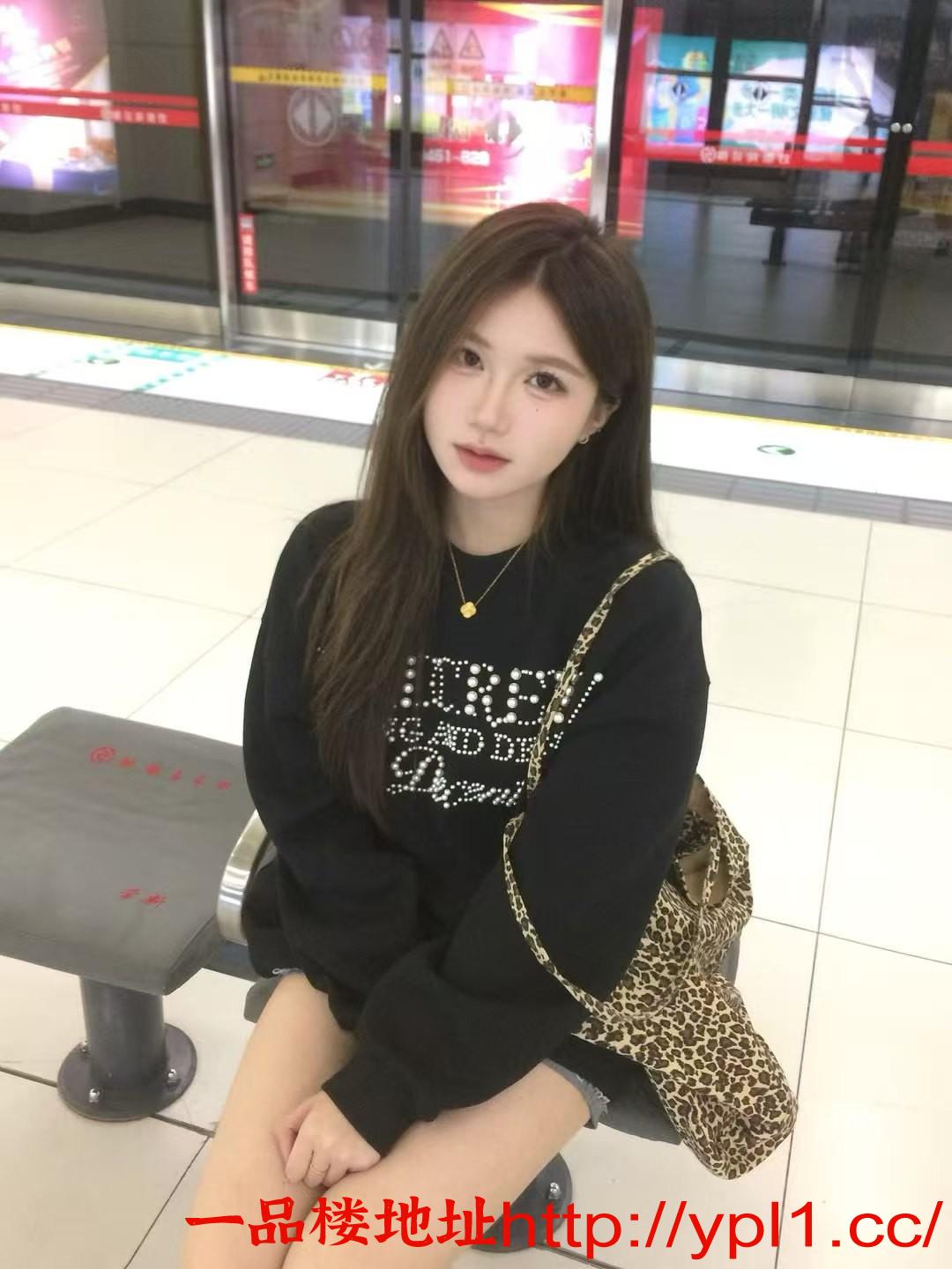 制服诱惑的粉嫩妹妹(已验真人)