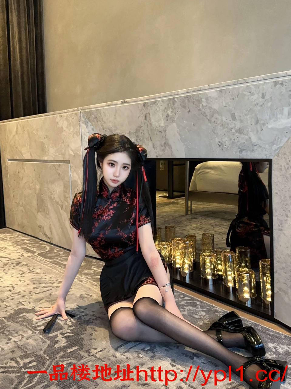 爆操双马尾萝莉