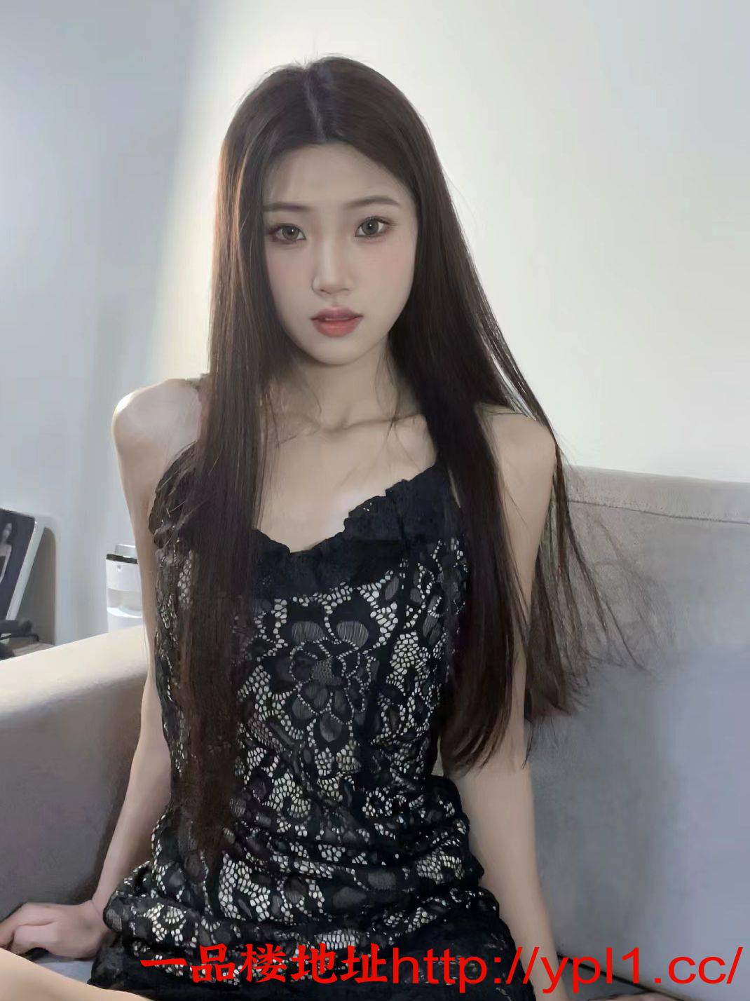 00后年轻妹子b紧奶粉暴爽