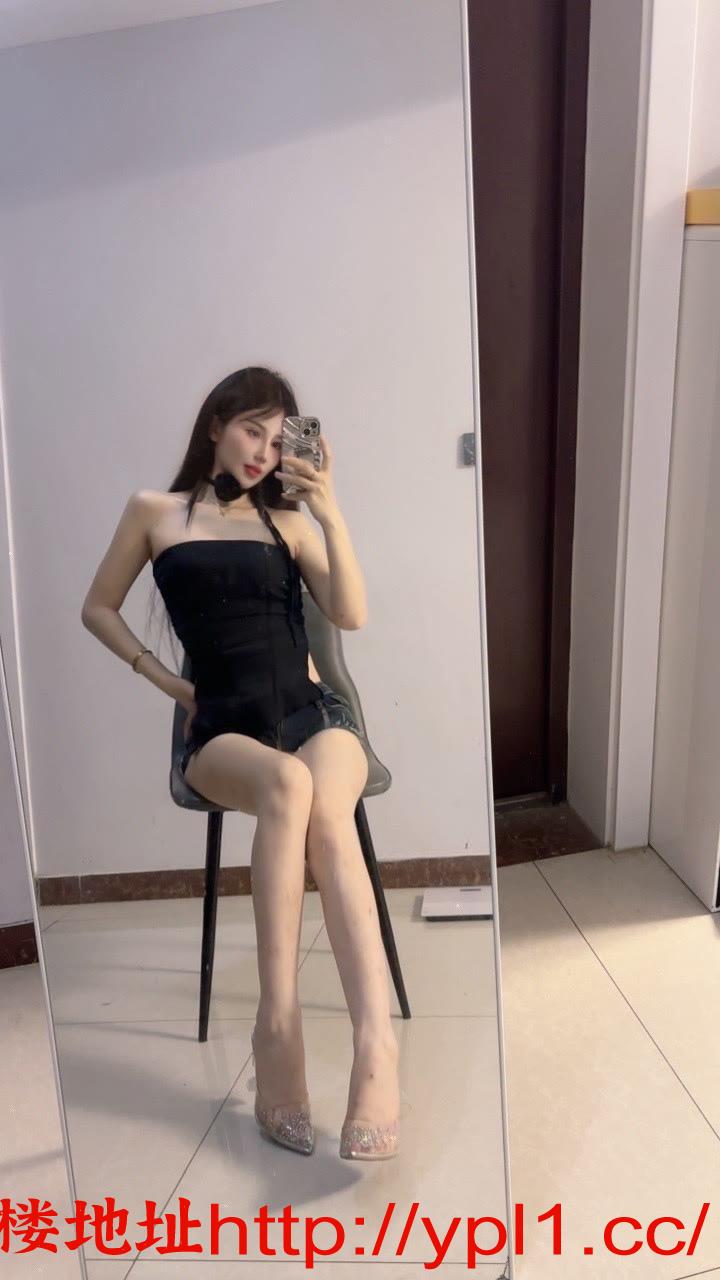 小妹妹刚毕业下海小穴很粉