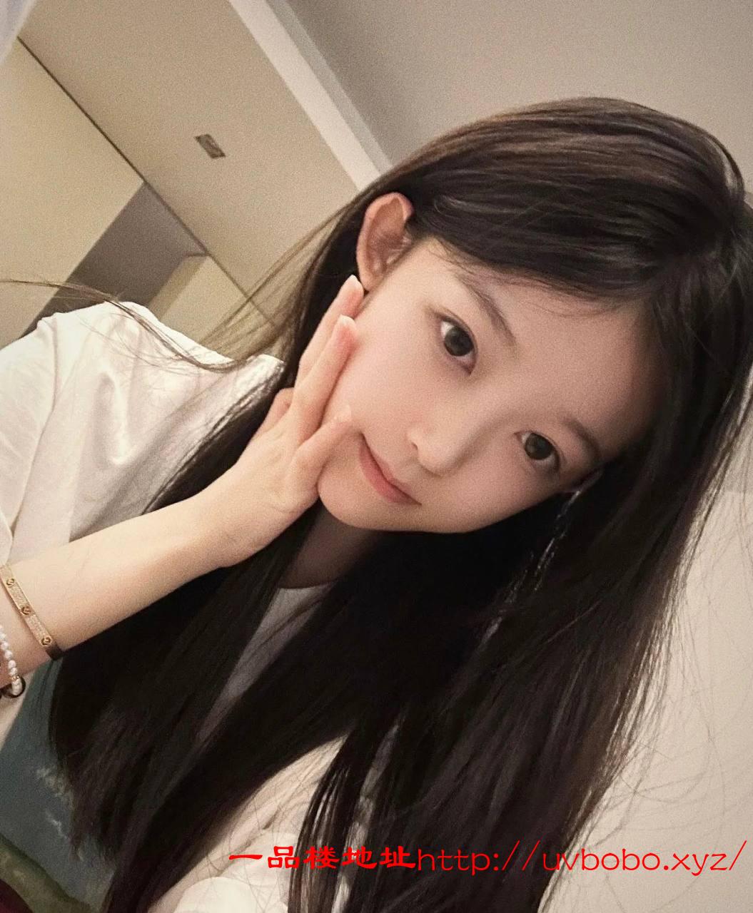 性感小骚妹希希，丝滑白嫩，粉鲍超紧