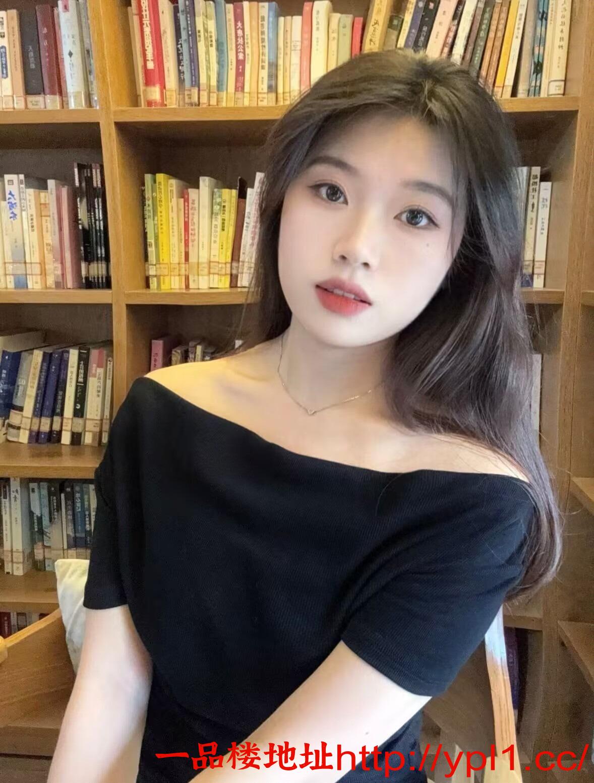 天然胸富有弹性，皮肤白皙，粉嫩易高潮