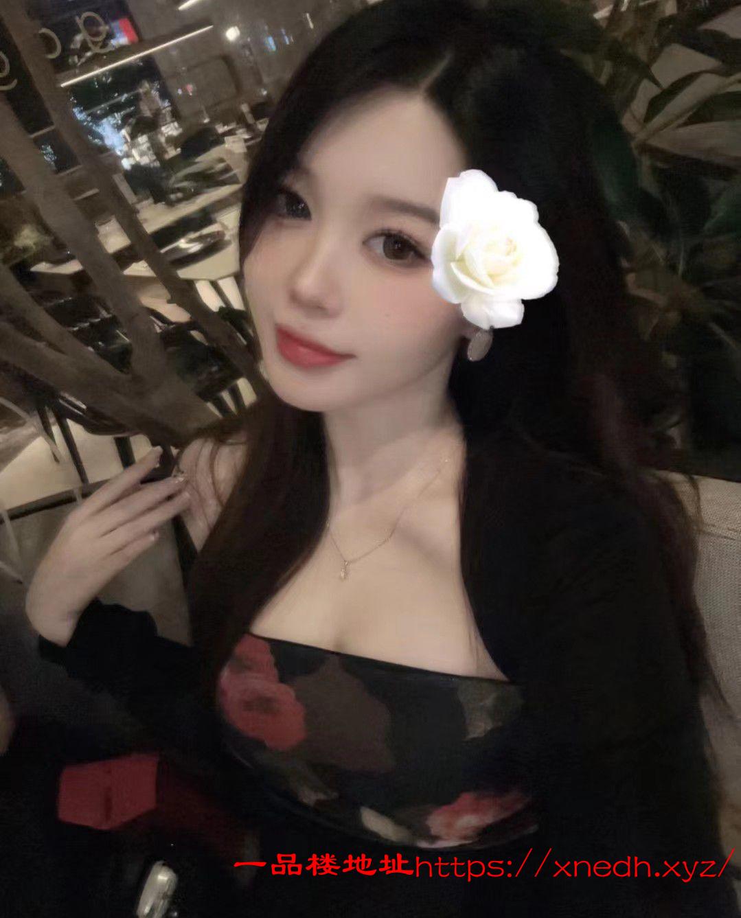 上城制服御姐前凸后翘