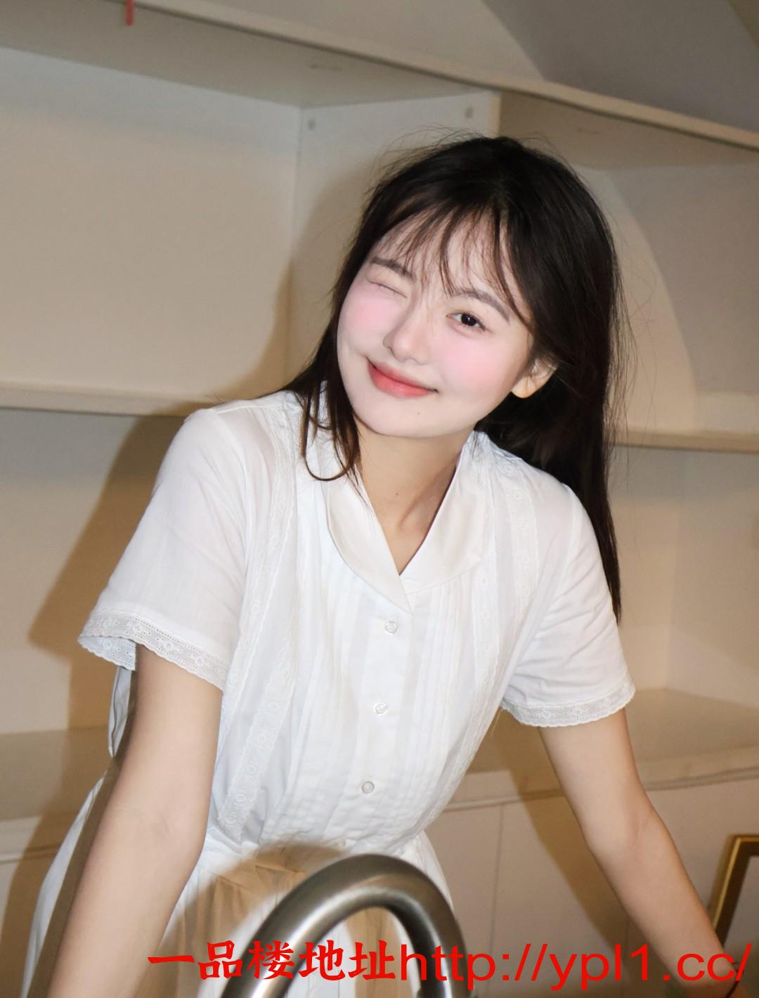 白虎逼紧粉嫩清纯小妹妹可内射