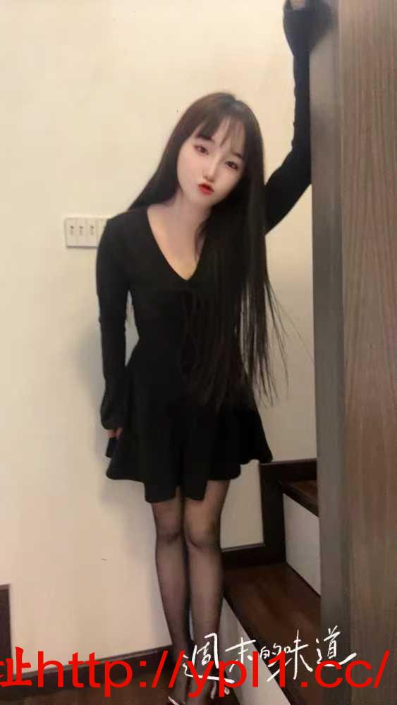 白嫩妹子小穴又紧又润 口活舒服