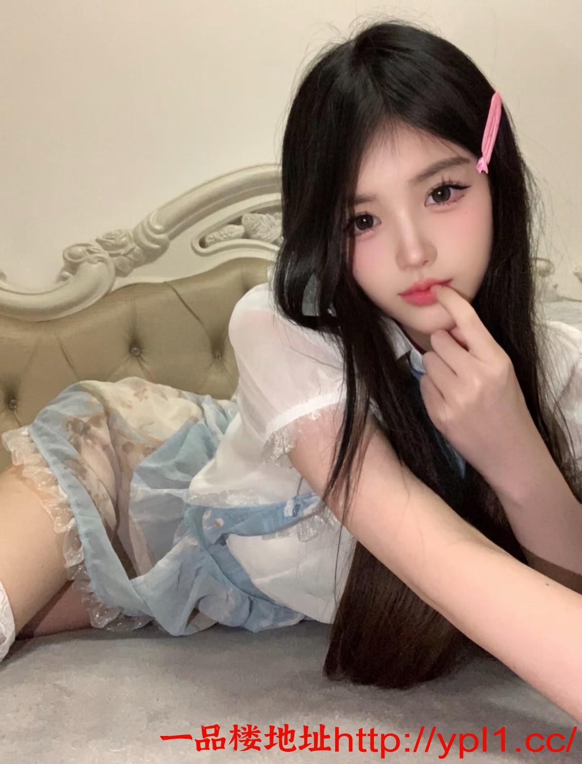 在校清纯学姐(在床上随便摸摸下面全是水)