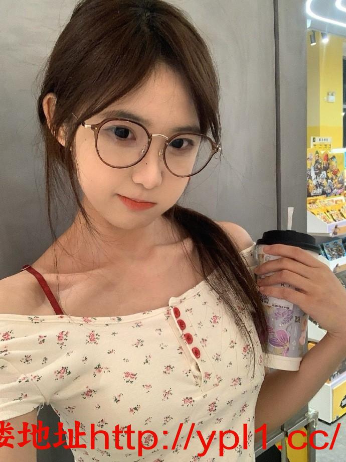 白嫩初恋女友小喷泉