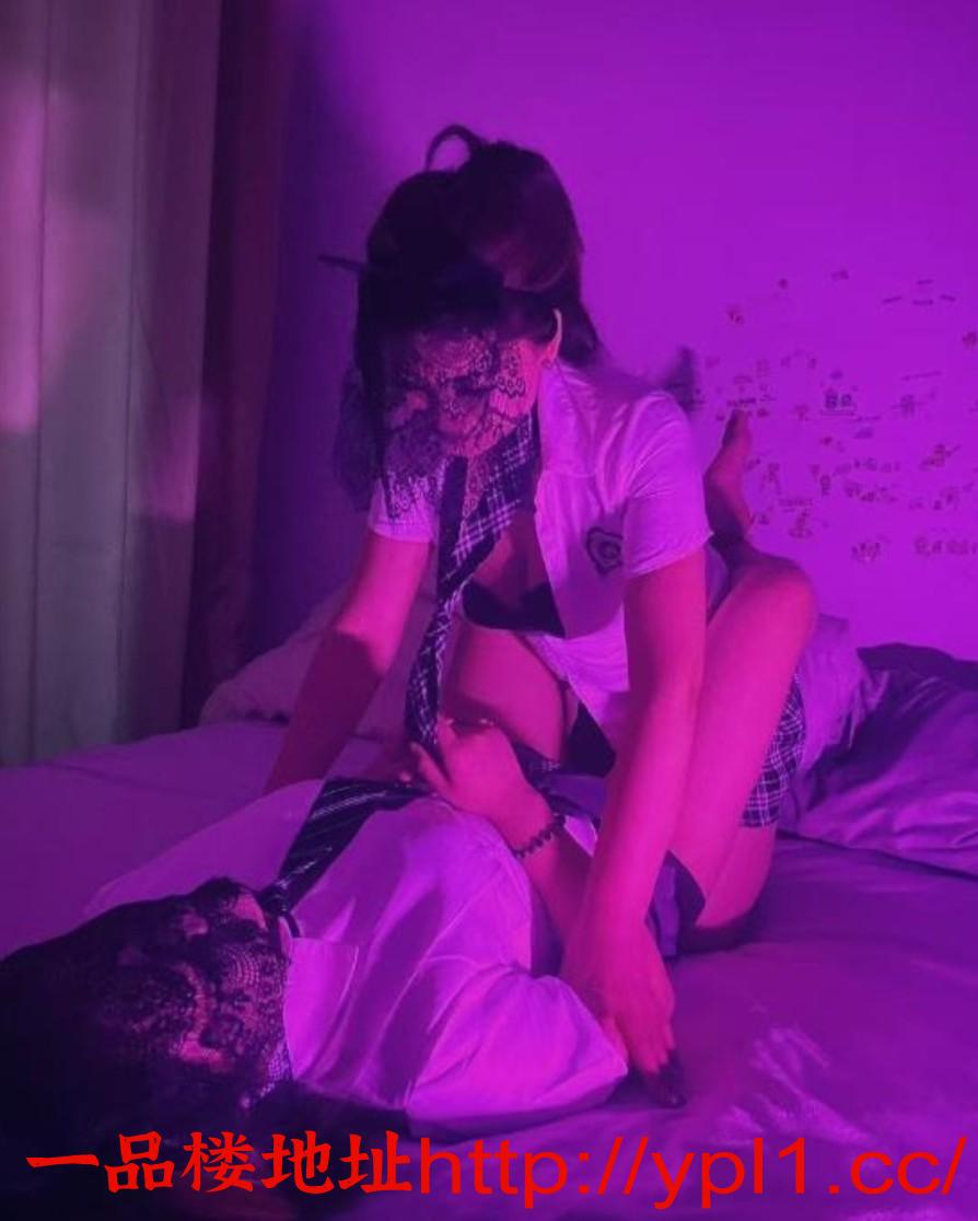 双飞母狗人妻居家自带情趣教室