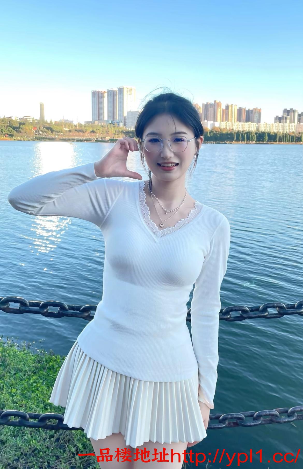 小姐姐鲍鱼粉粉嘴巴又吸又允性感淫媚勾人 可上门