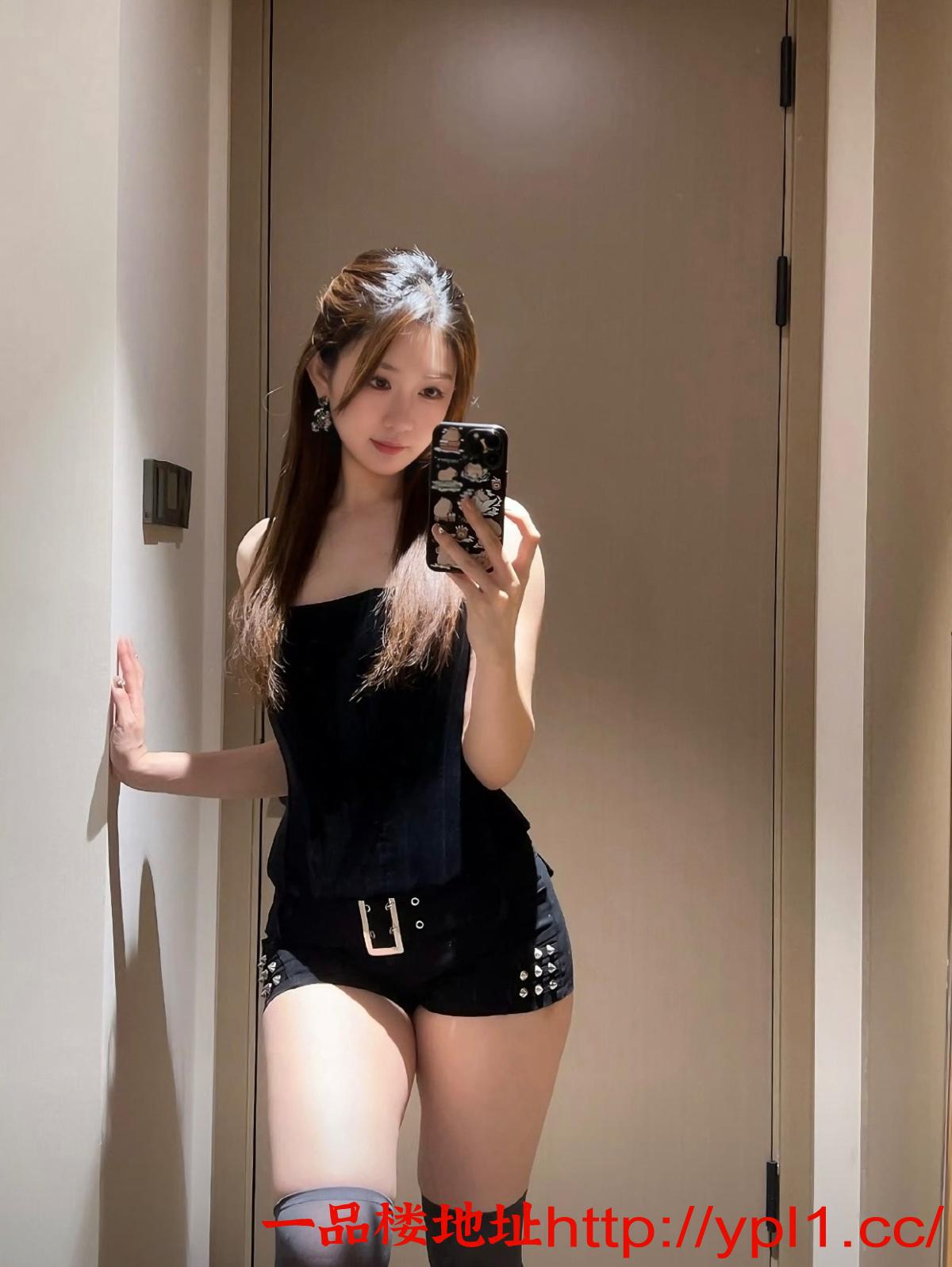 翘臀骚货，缓慢后入