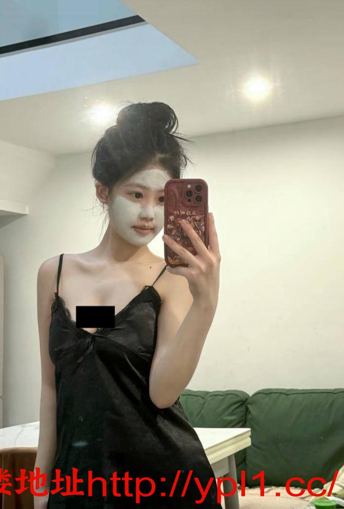 性感小妹三点粉小穴嘴巴很紧