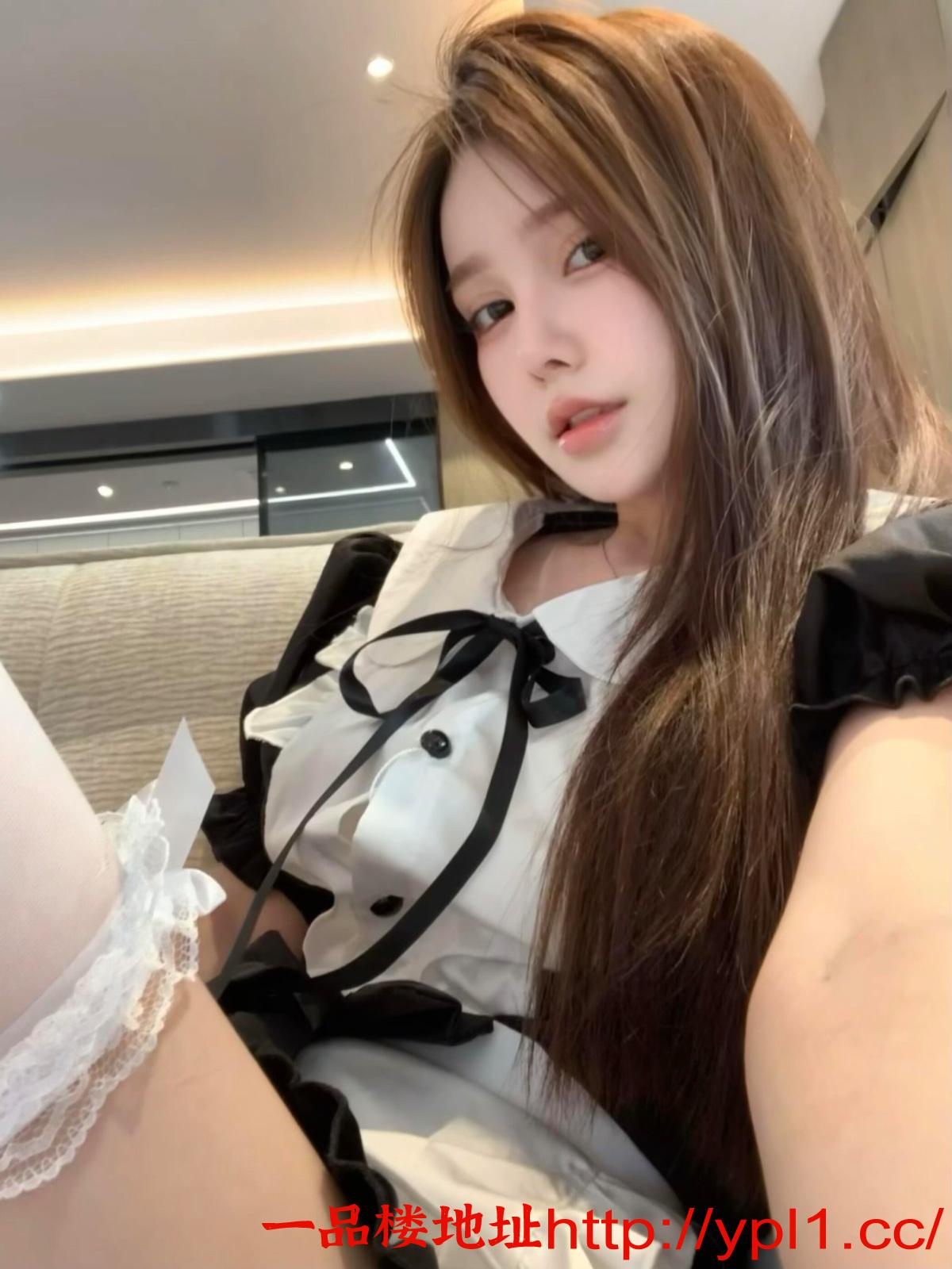 前凸后翘技术好小骚货