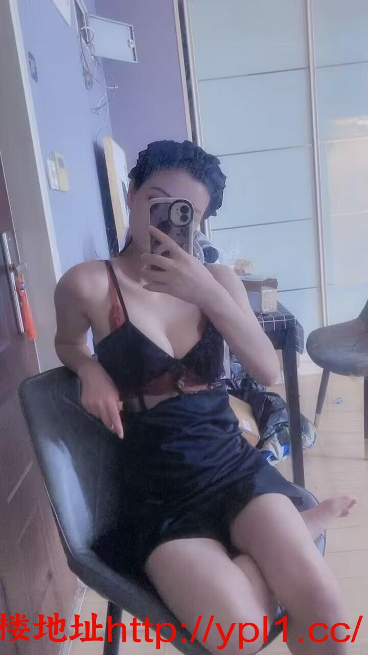 快餐性价比很高的黑丝萌妹