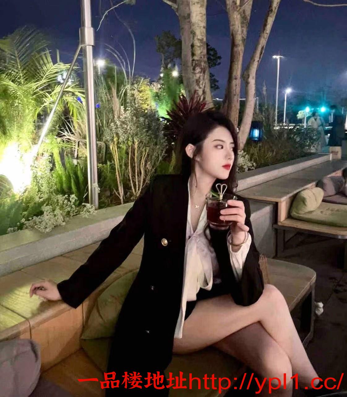 粉嫩鲍鱼喷水多多