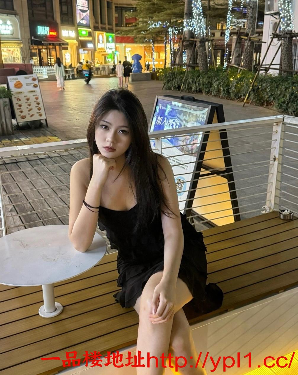 性感小妹三点粉小穴嘴巴很紧