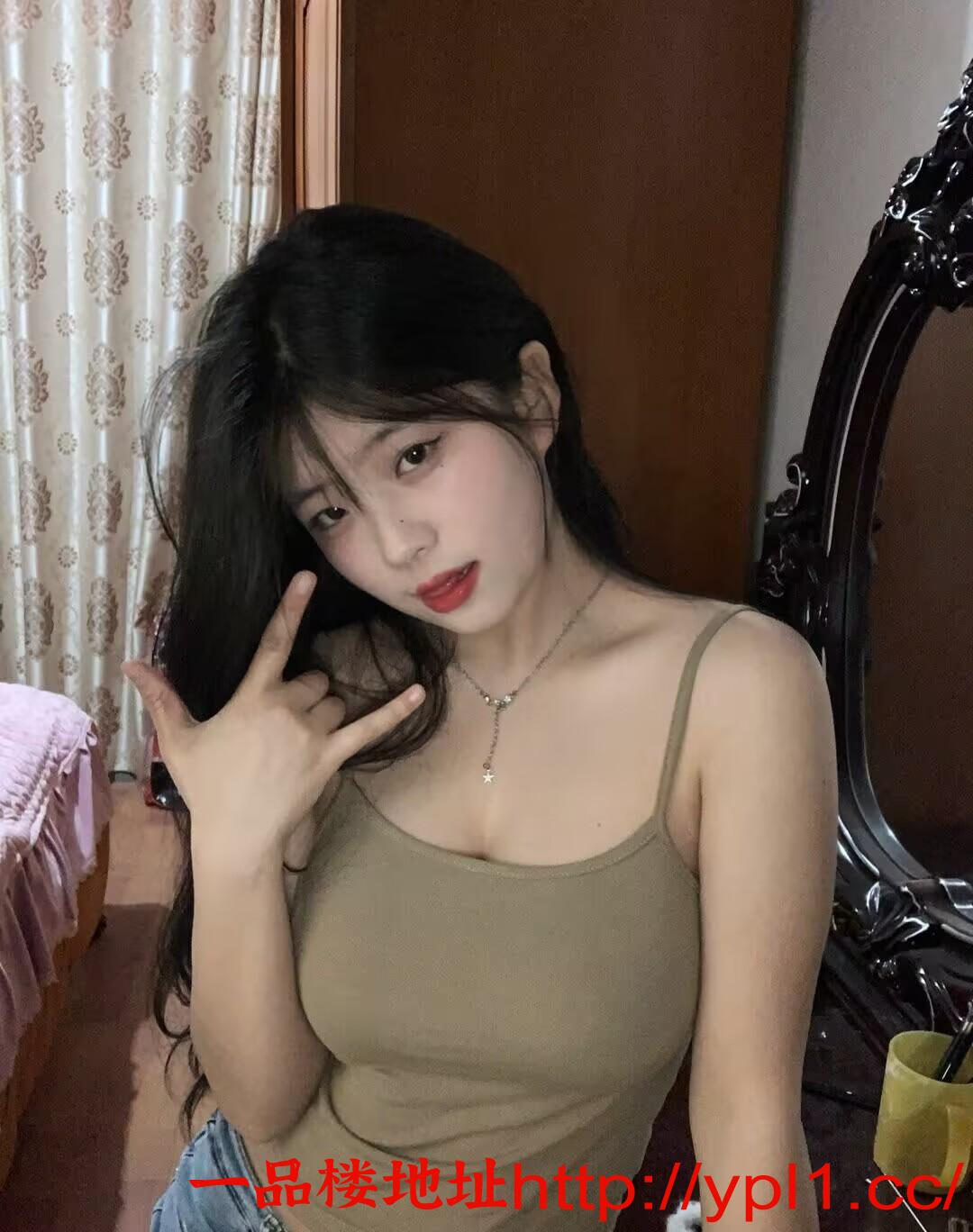 全身都很性感，皮肤嫩嫩的