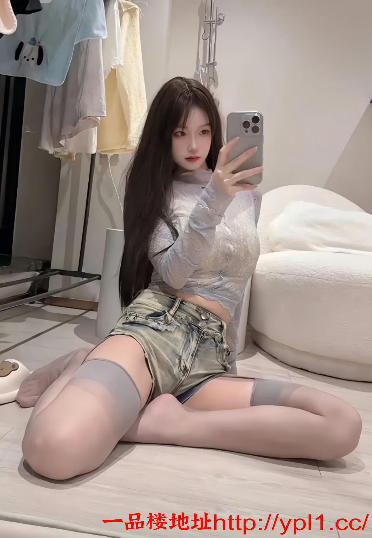 丝袜诱惑骚逼会喷水水～