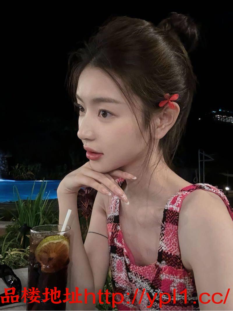 清纯听话小逼学生妹