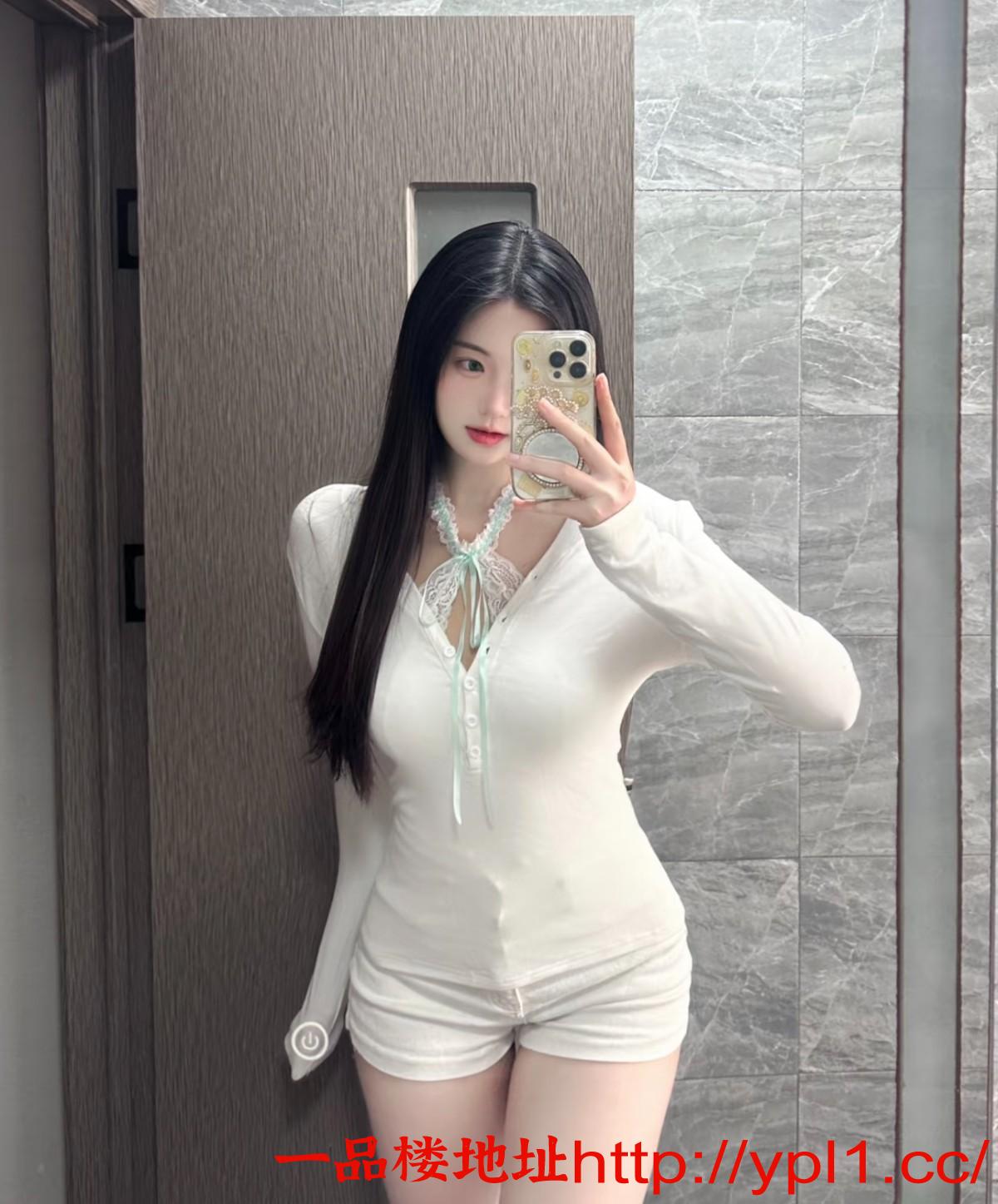 重庆巨乳处形成巨乳萝莉嫩到滴水的粉穴