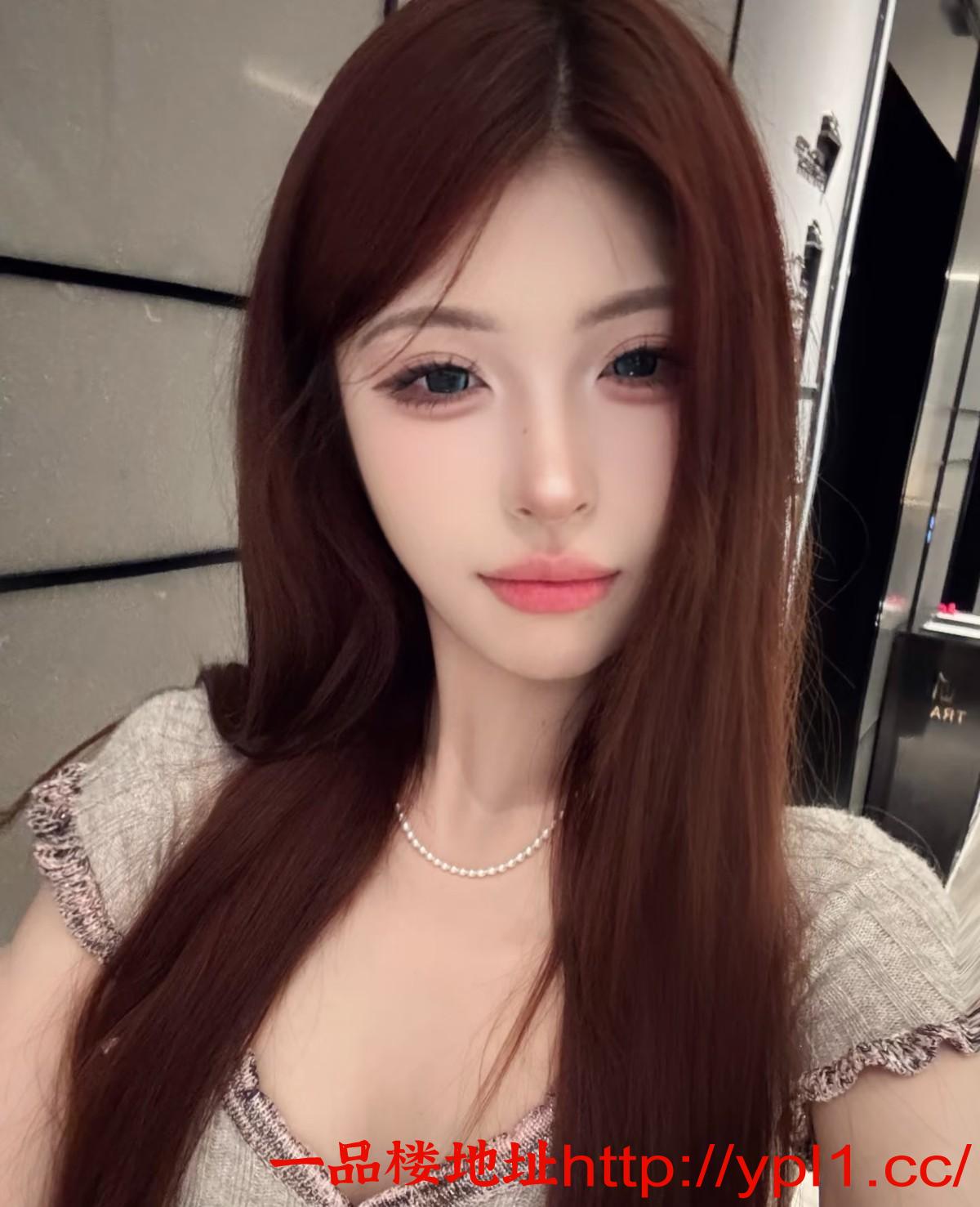 丰滿身材前凸后翘逼紧多汁小野猫