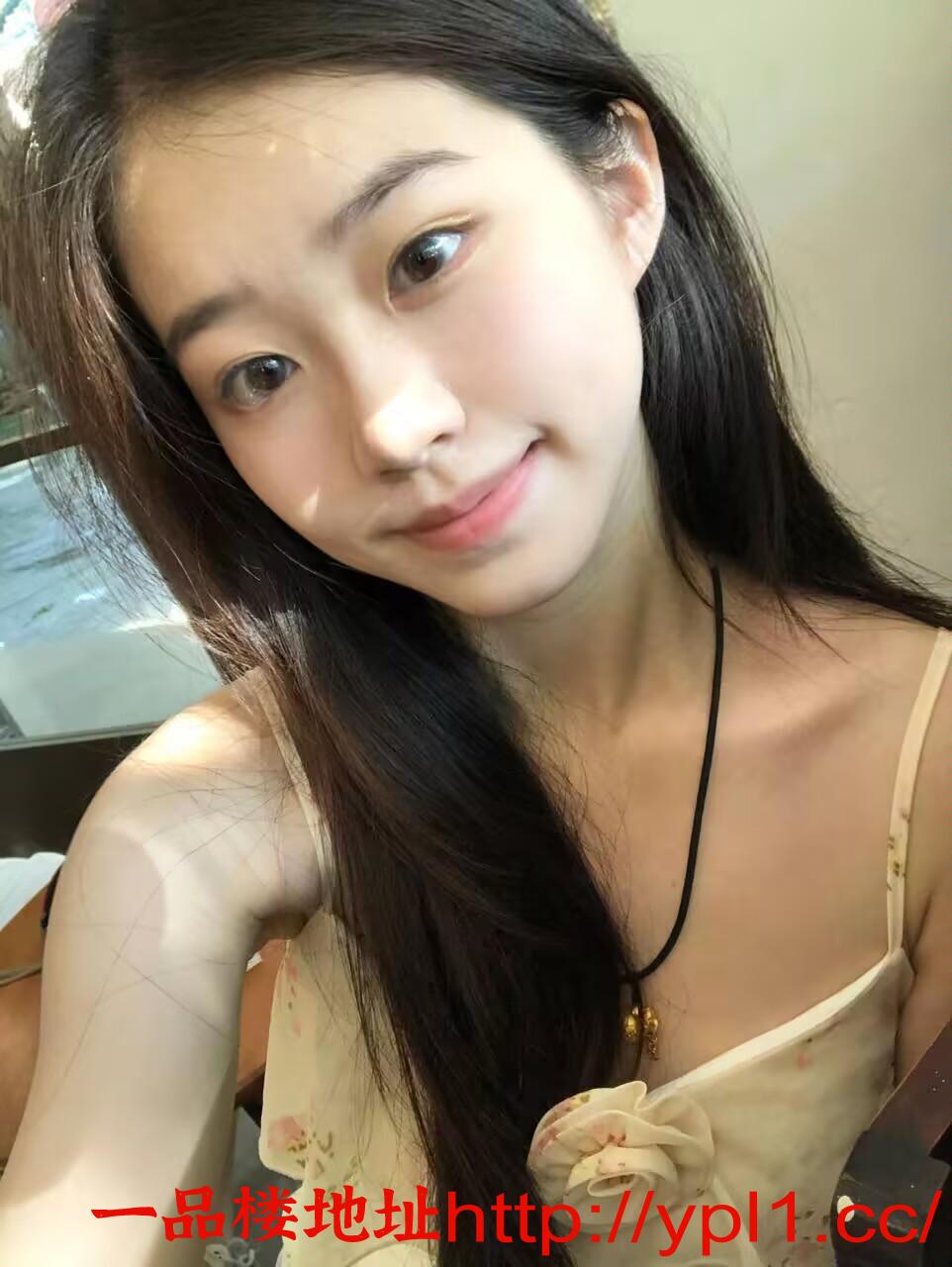 白云娇俏玲珑00后暑假下海兼职