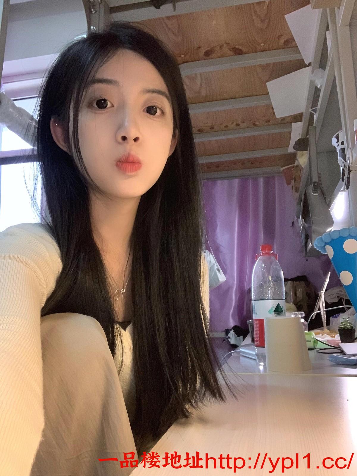 粉逼滑汁水多闷骚妹(可外出)