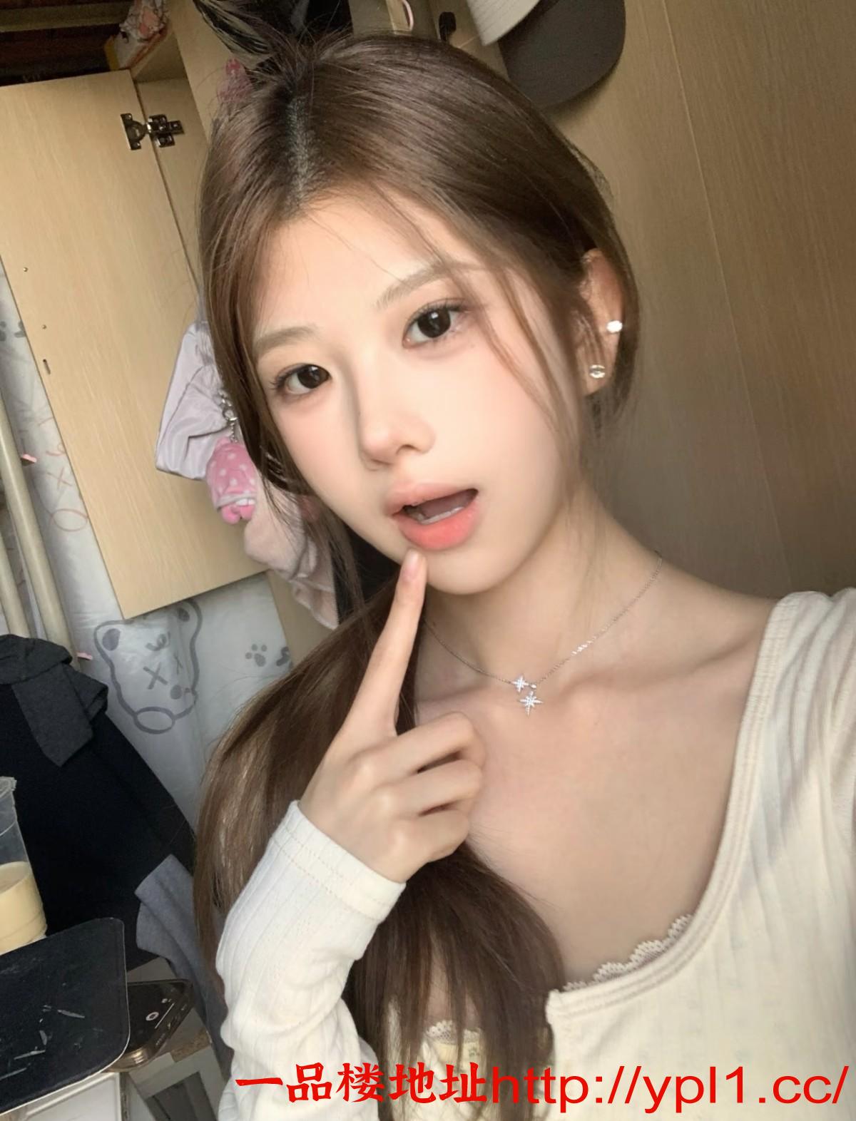 丰满翘臀胸大水多骚妹