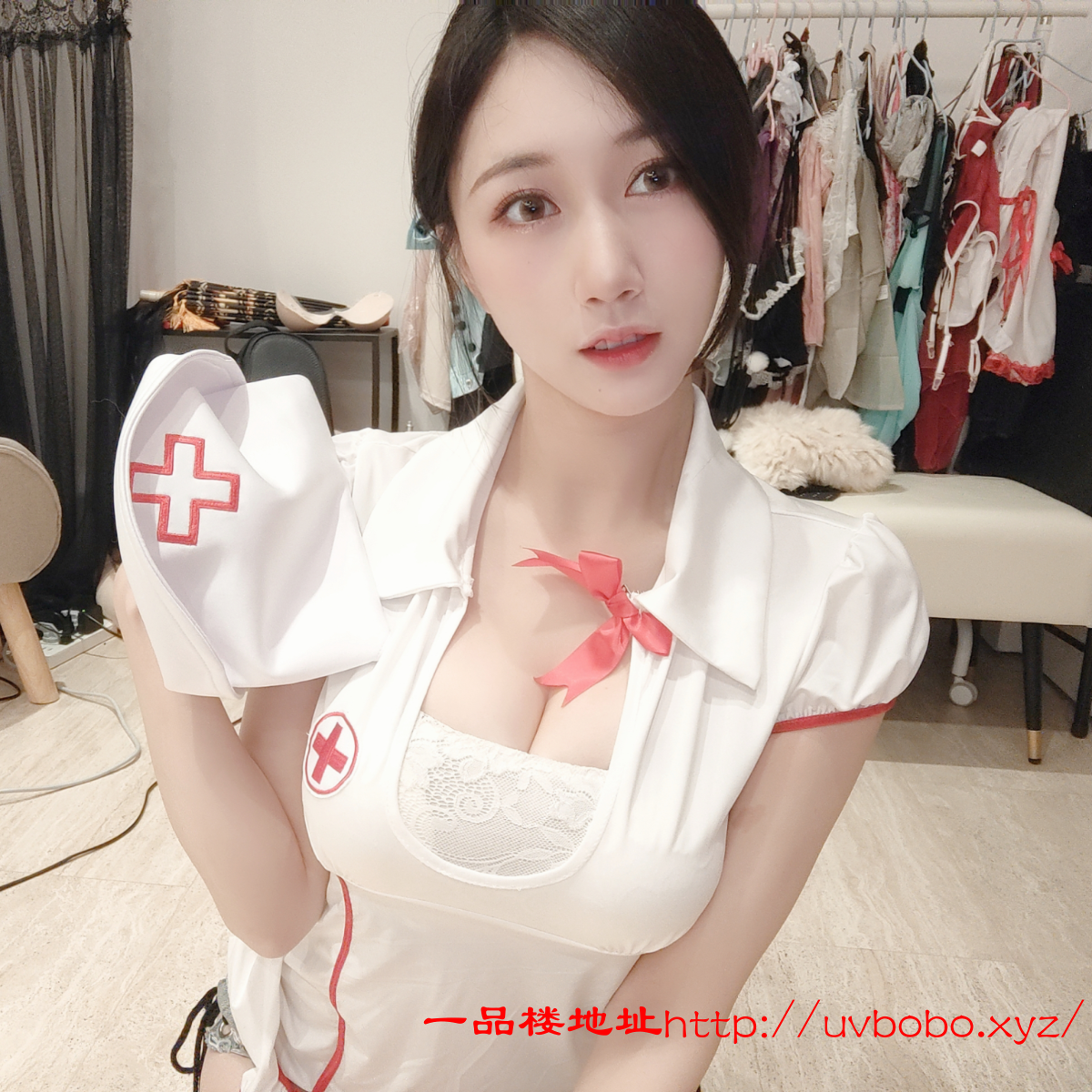 大波护士制服诱惑