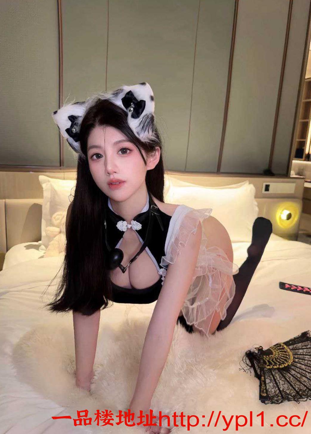 妹子刚做兼职粉逼水多，温柔听话