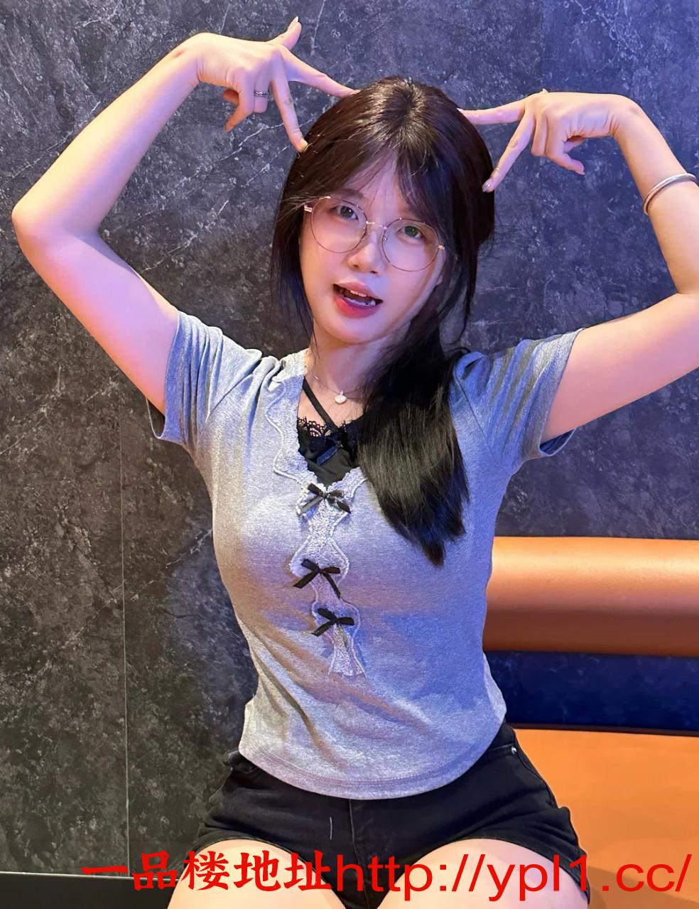 00后兼职嫩鲍多汁小甜妹