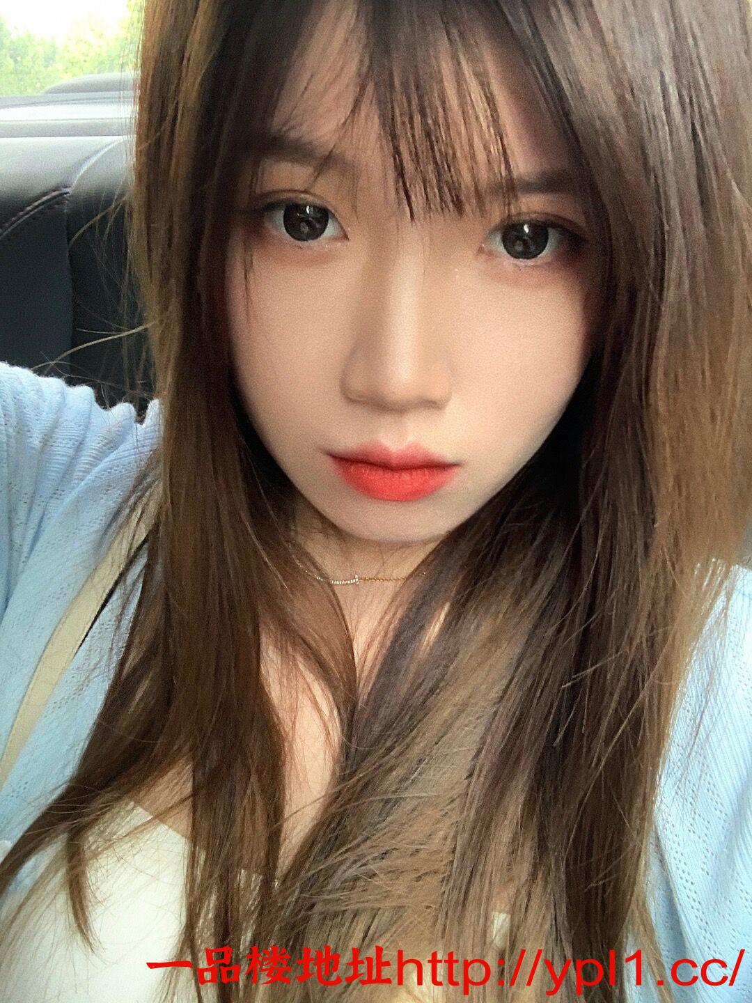 妹子刚做兼职，奶大逼紧