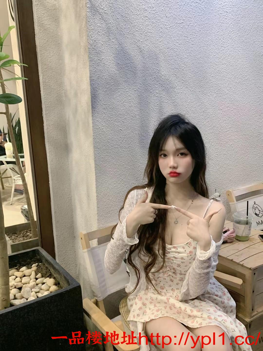 兼职水多翘臀嫩妹玩得开