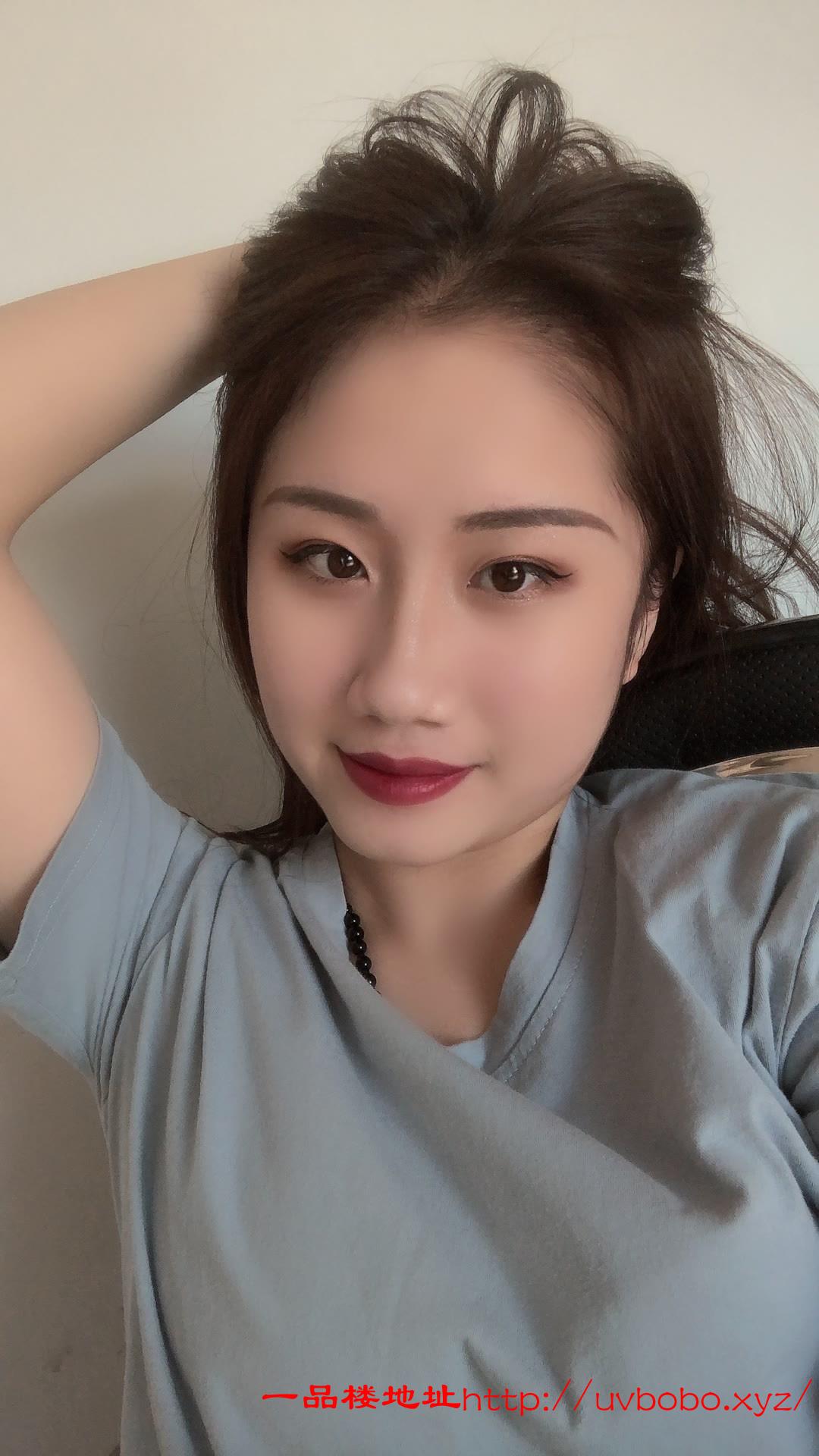 腿长胸大骚妹妹