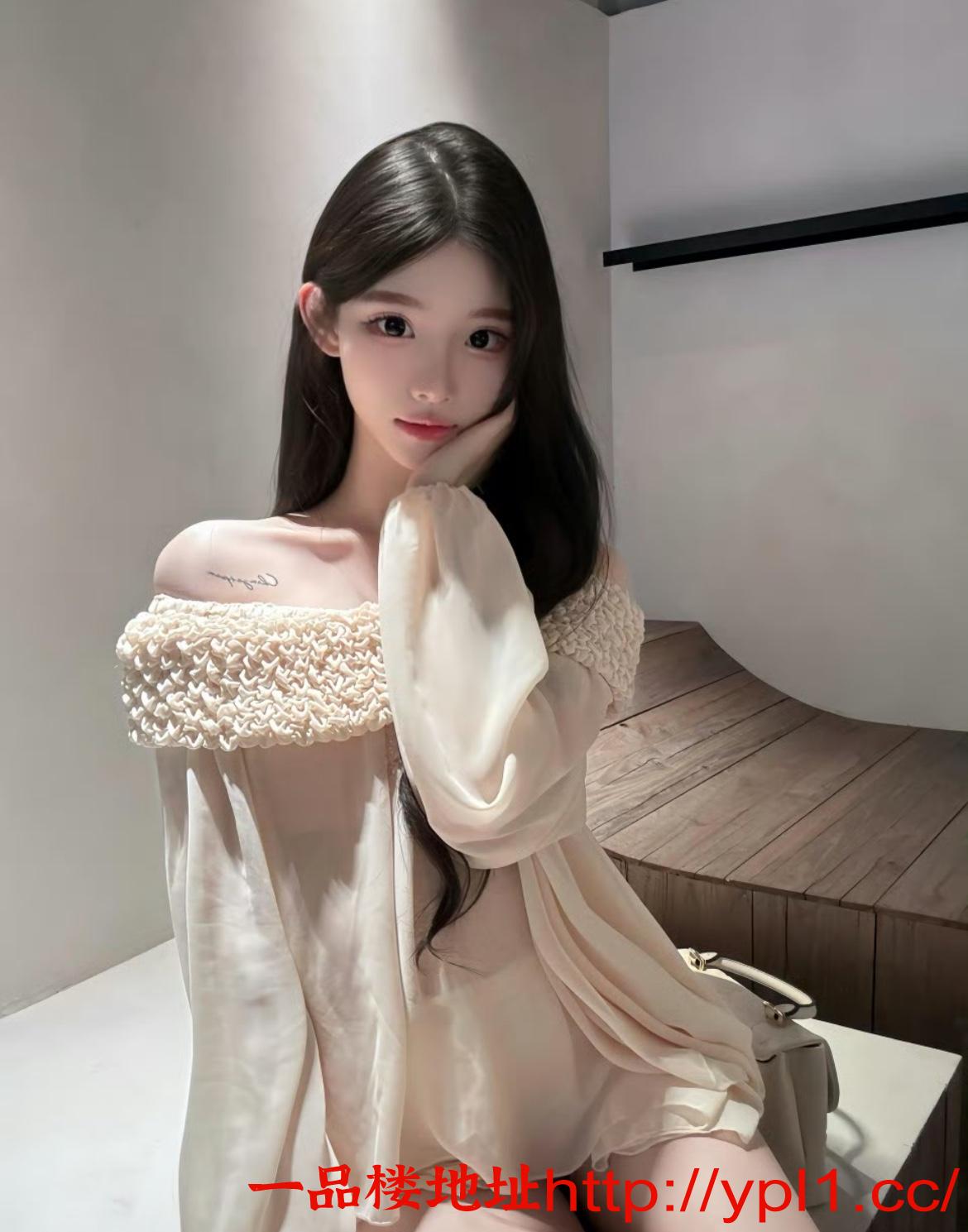 甜美黑丝嫩妹粉乳制服诱惑