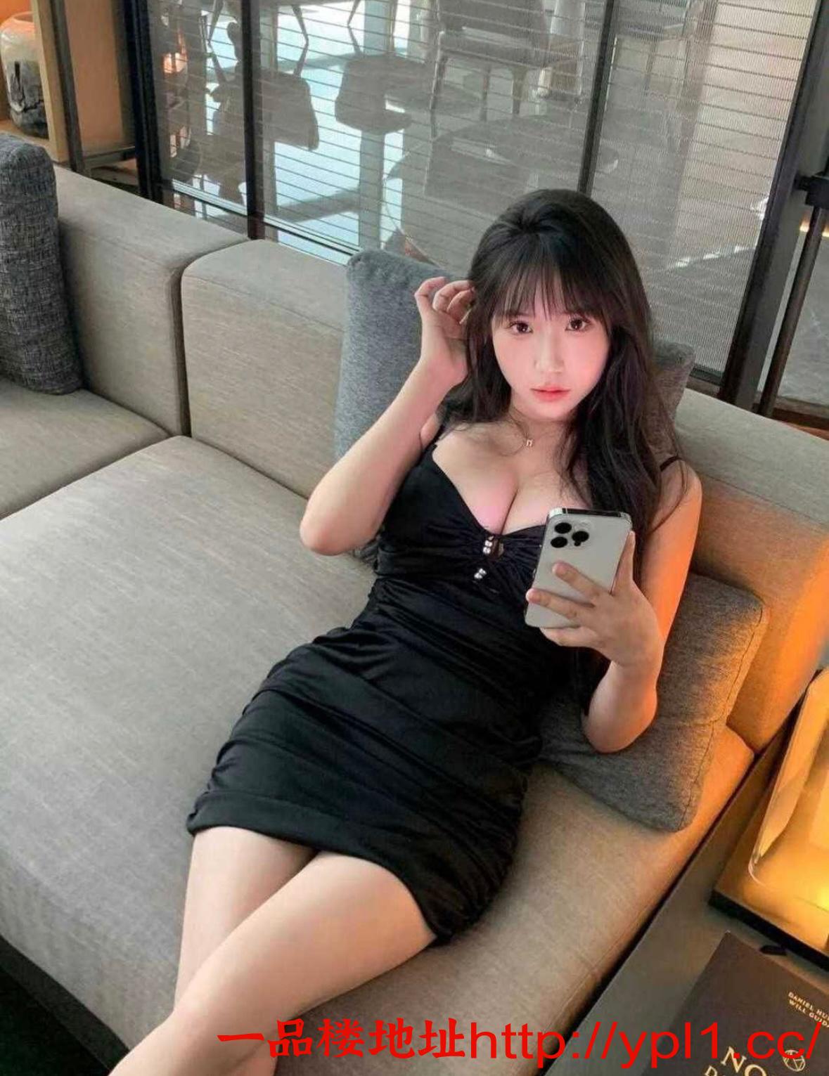 中高端粉嫩白虎大奶妹