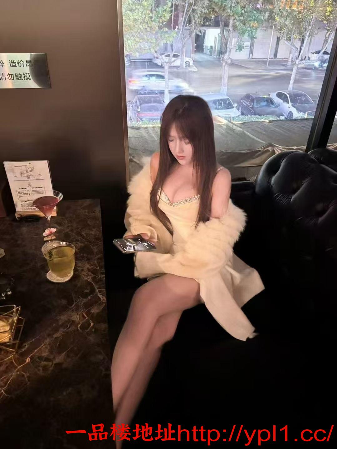 御姐身材粉嫩多姿后入