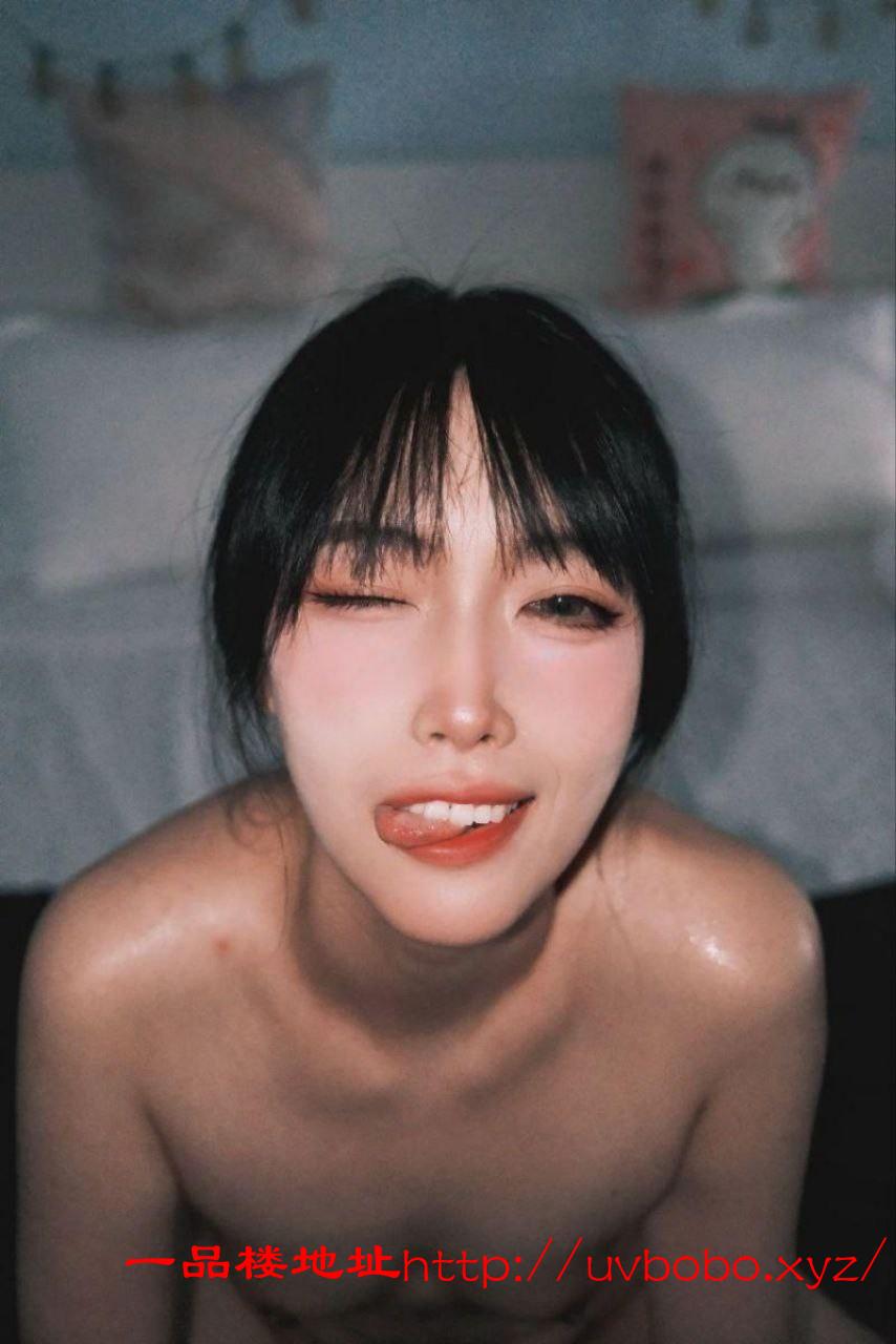 极品身材美女胸部坚挺