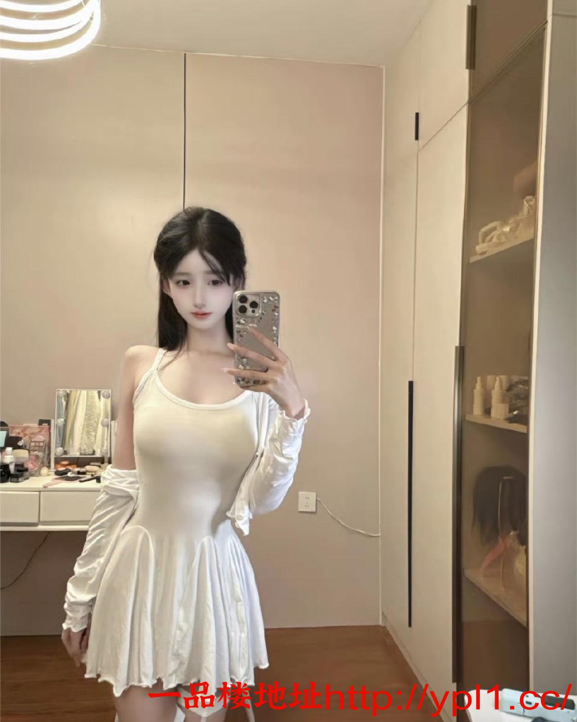 兼职制服御姐前凸后翘