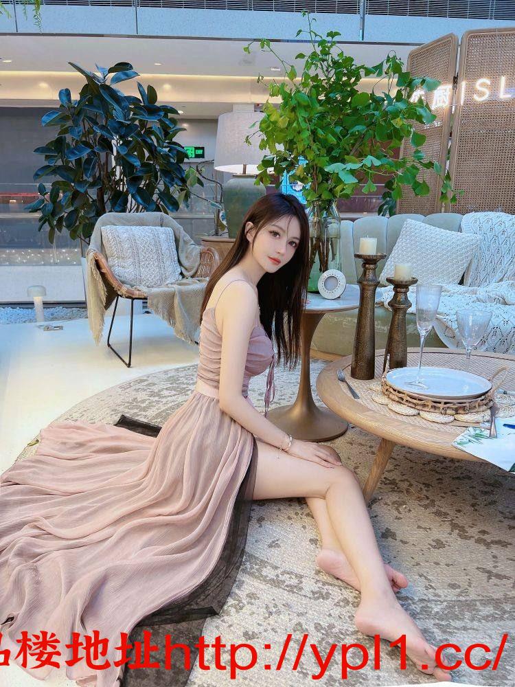 风骚少女穴紧粉逼淫荡妹一插就流淫水