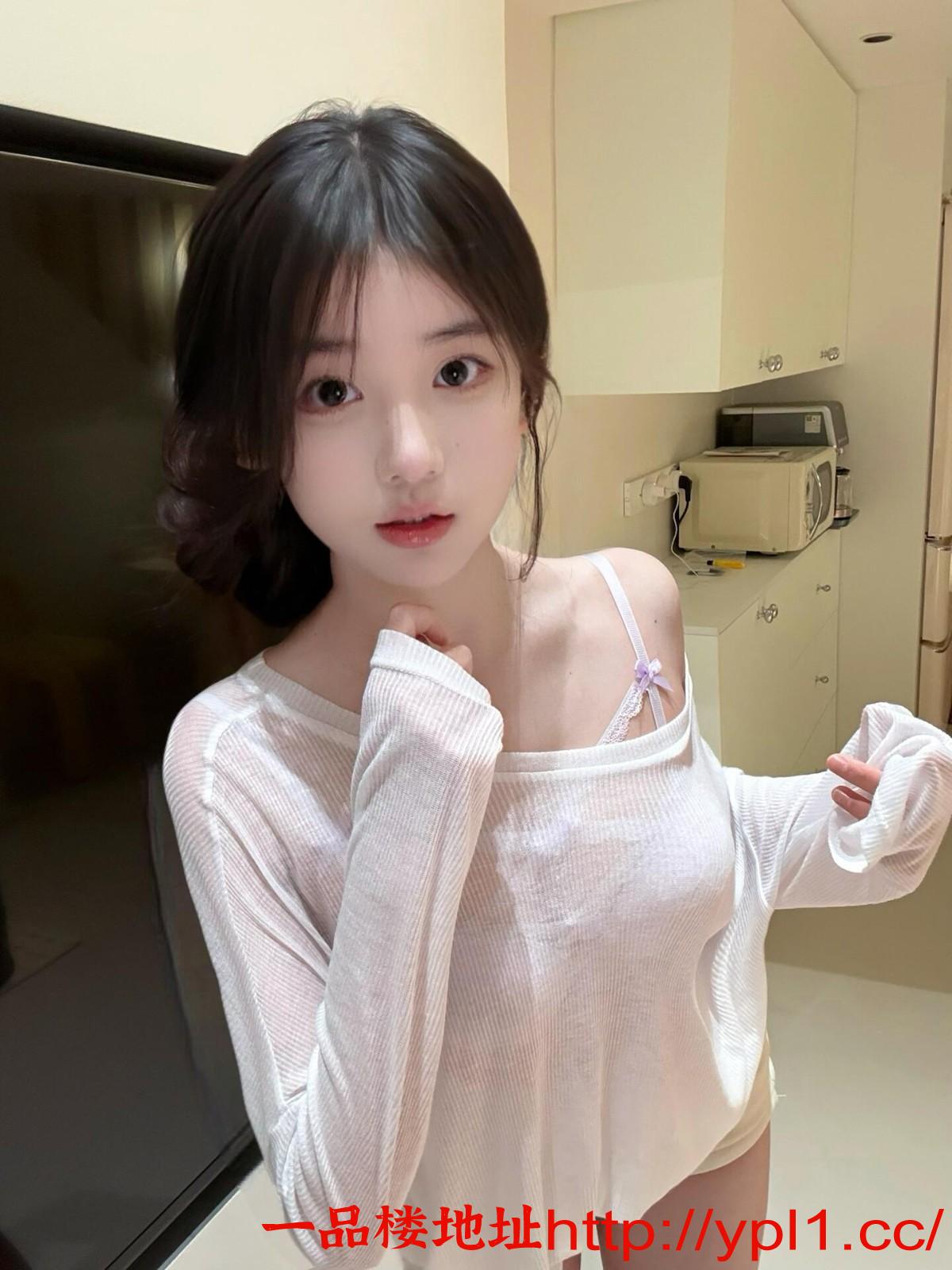 20岁极品美女乖巧听话(可外出）