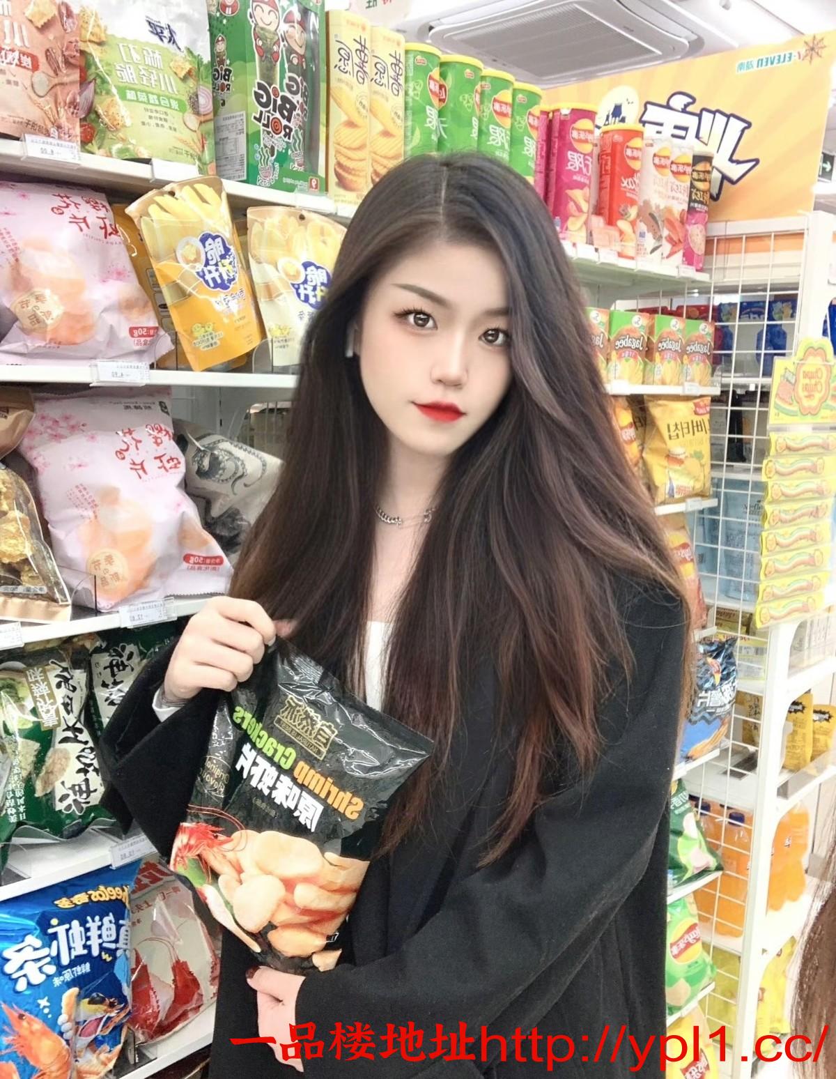 新市女孩天花板