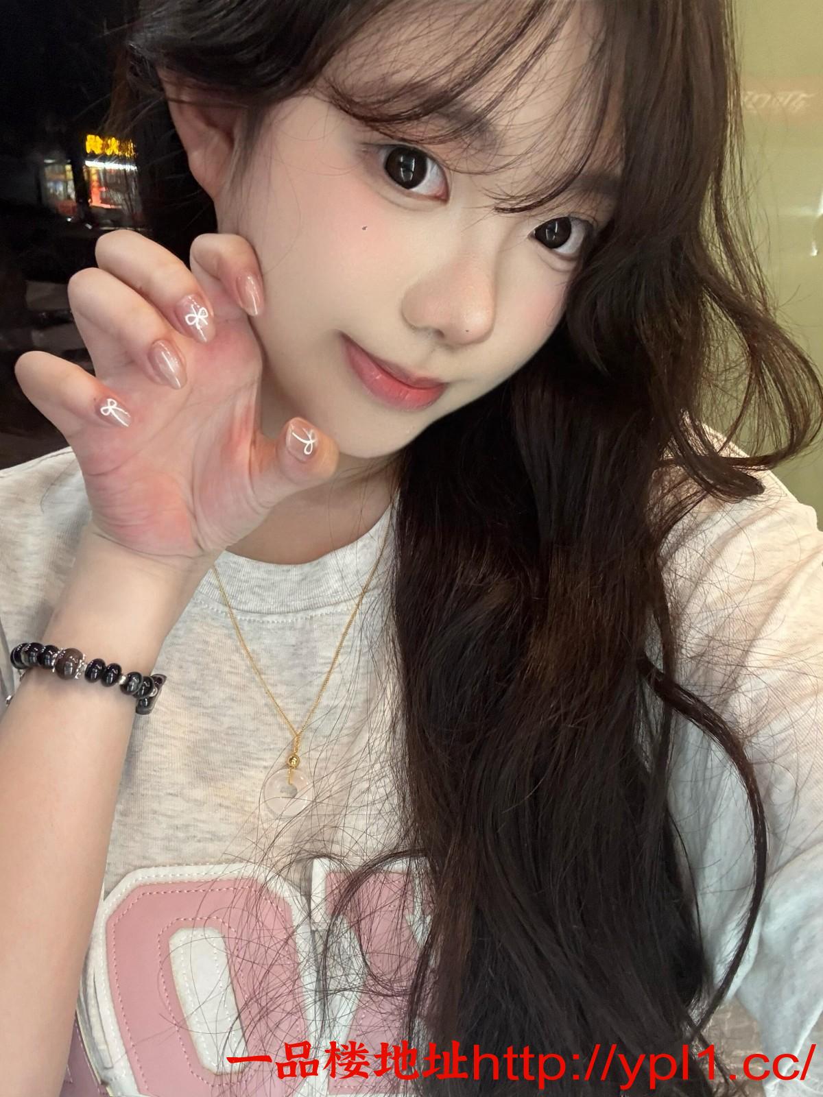 粉嫩小妹口活好鲍鱼汁水饱满