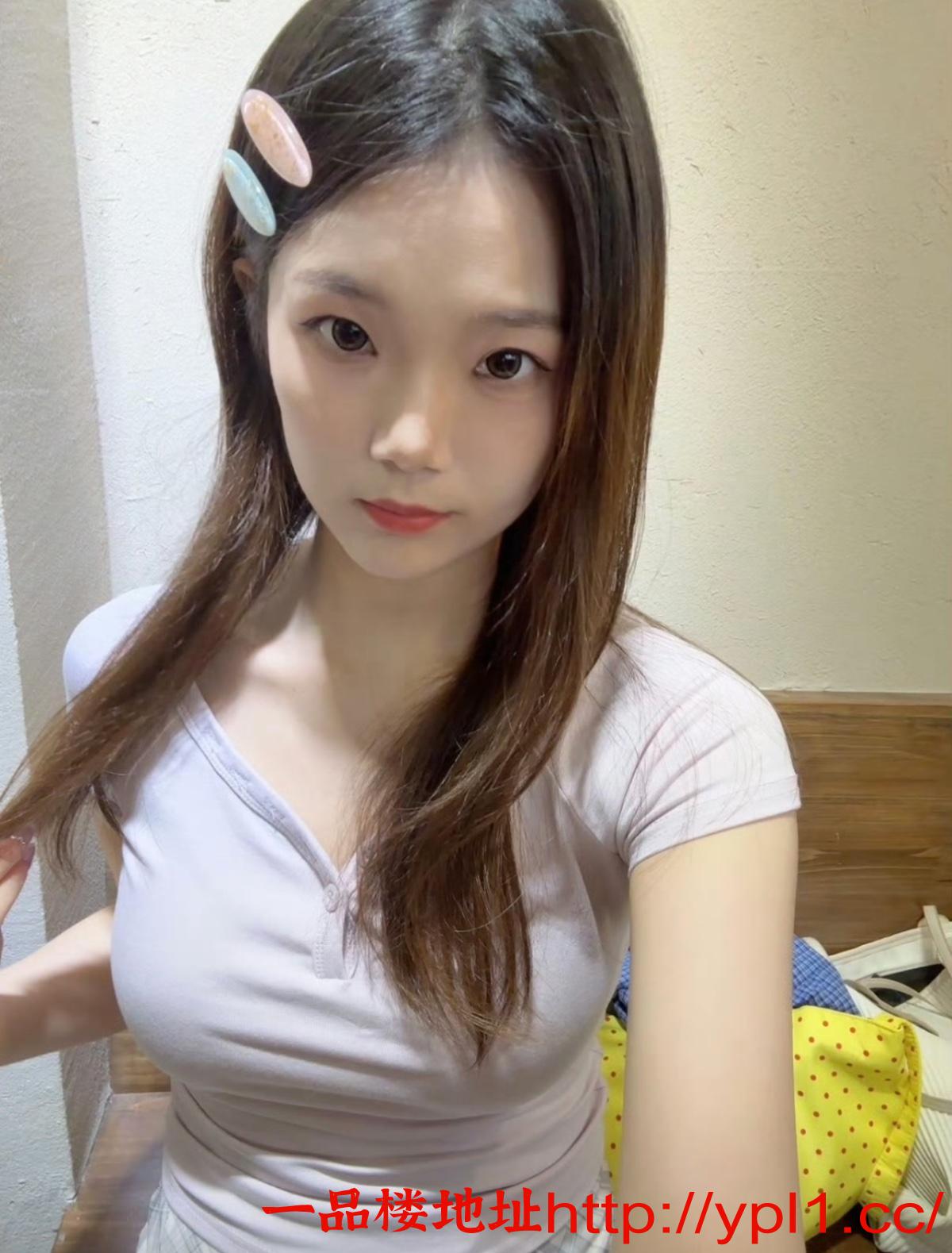 天山气质粉妹，人美会配合