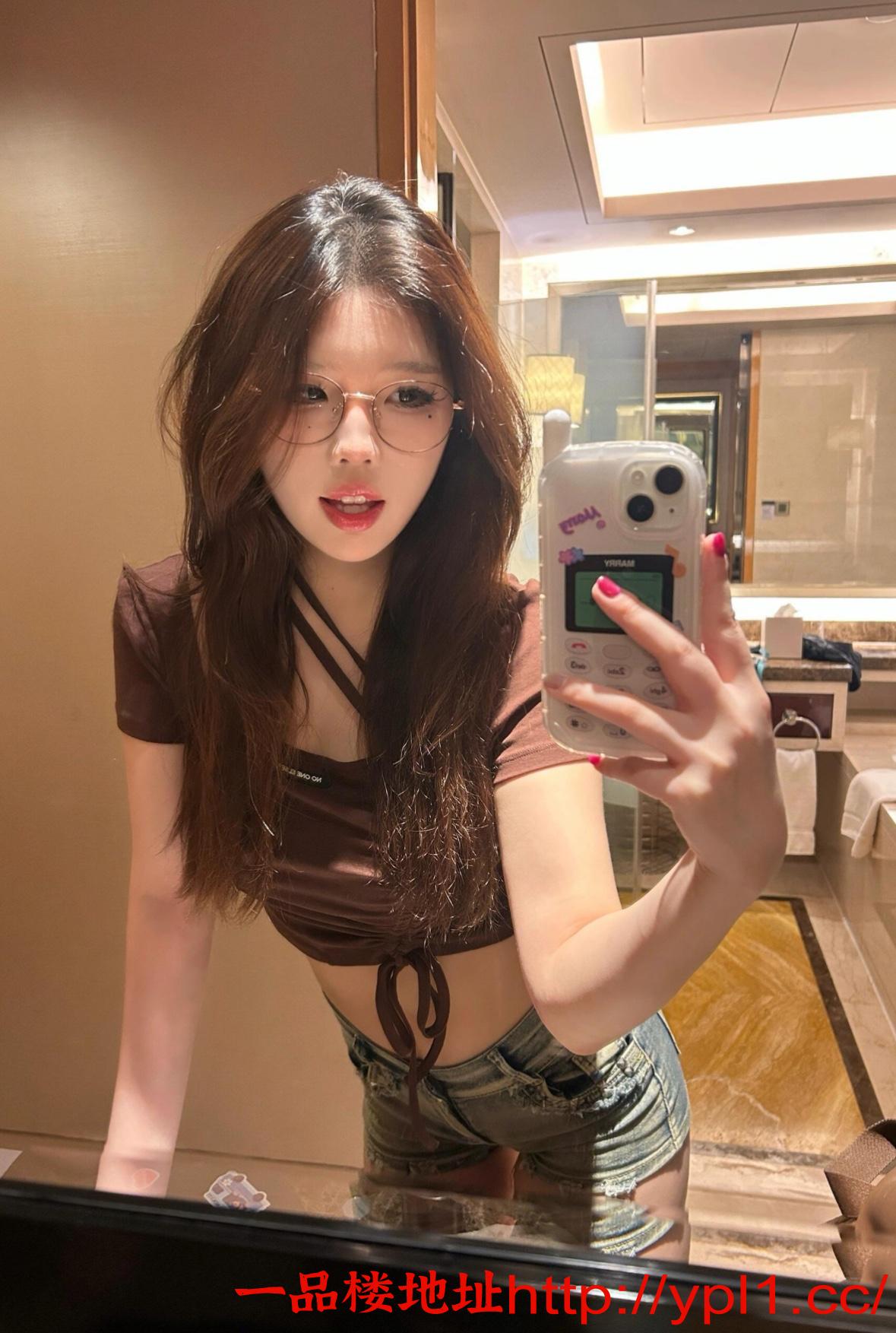 粉嫩小穴需要大吊来伺候