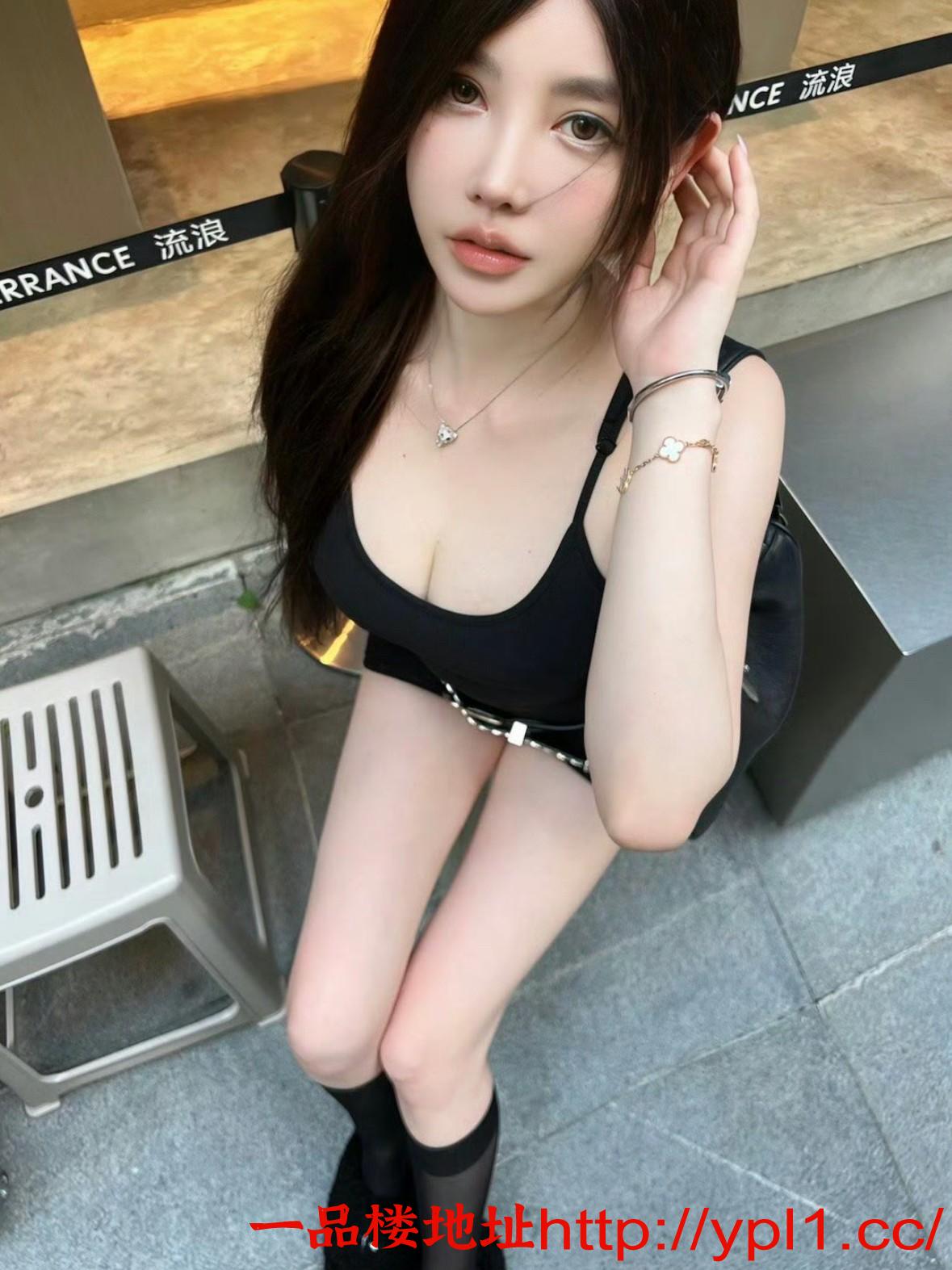 大奶翘臀极品嫩妹口活一绝